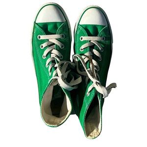 💚VIBRANT GREEN CONVERSE. Cute for the summer 😻💖✅